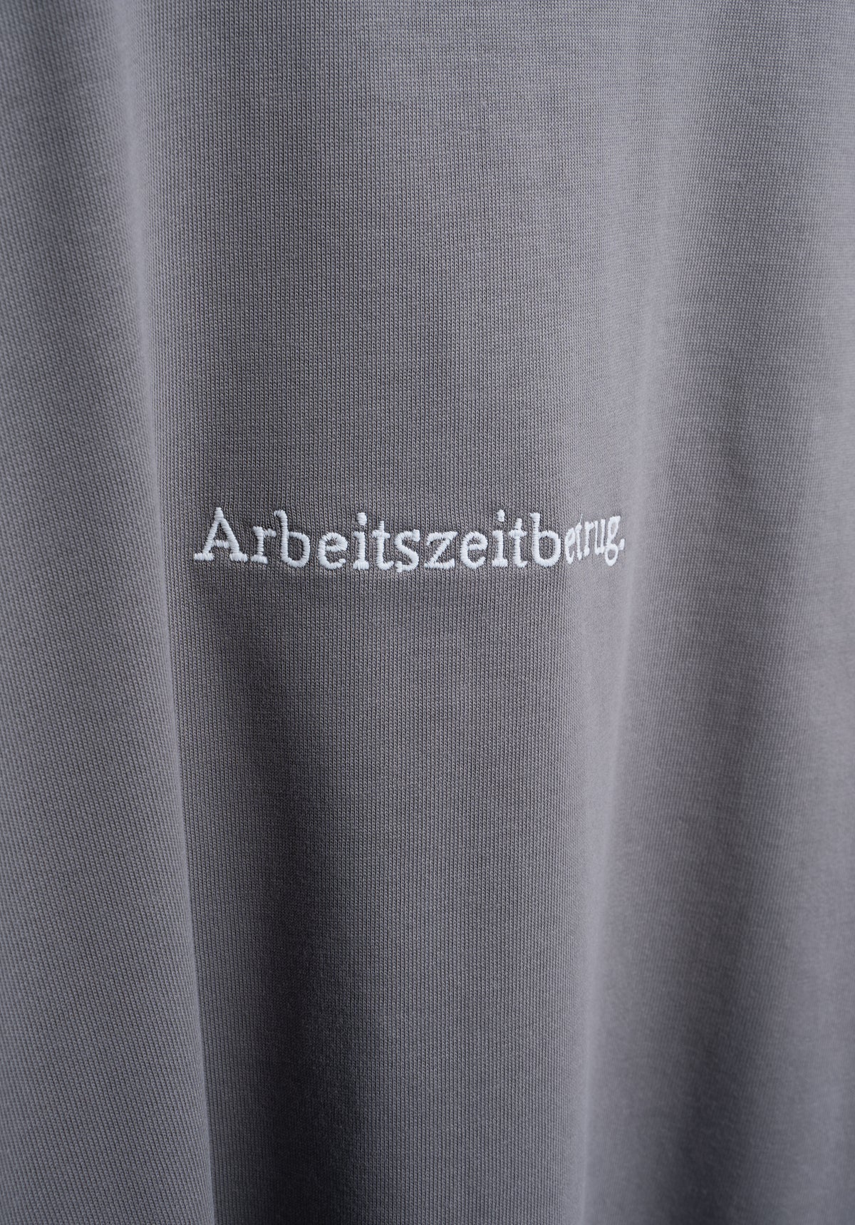 Arbeitszeitbetrug Oversize Tee Cool Grey Detailansicht Stick #Farbe_Grau
