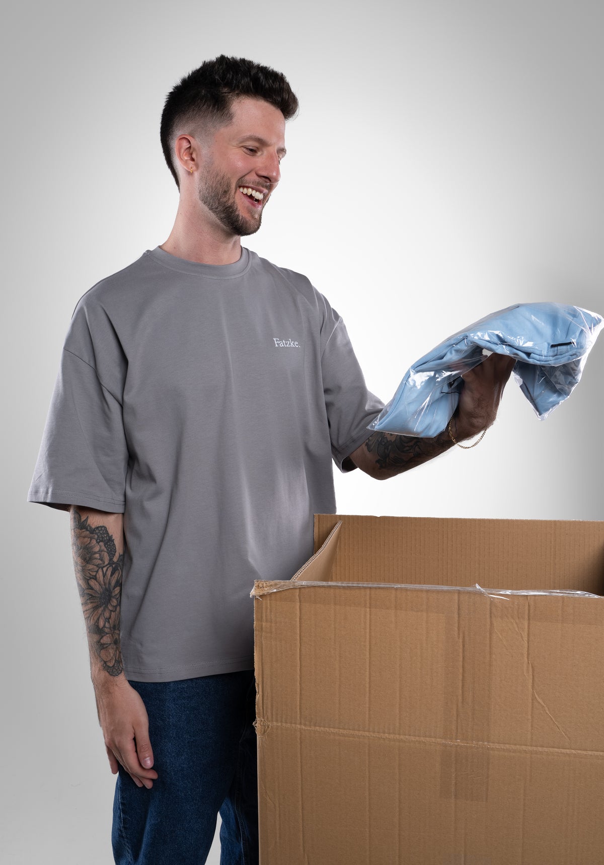 Fatzke Oversize Tee Cool Grey am Model #Farbe_Grau