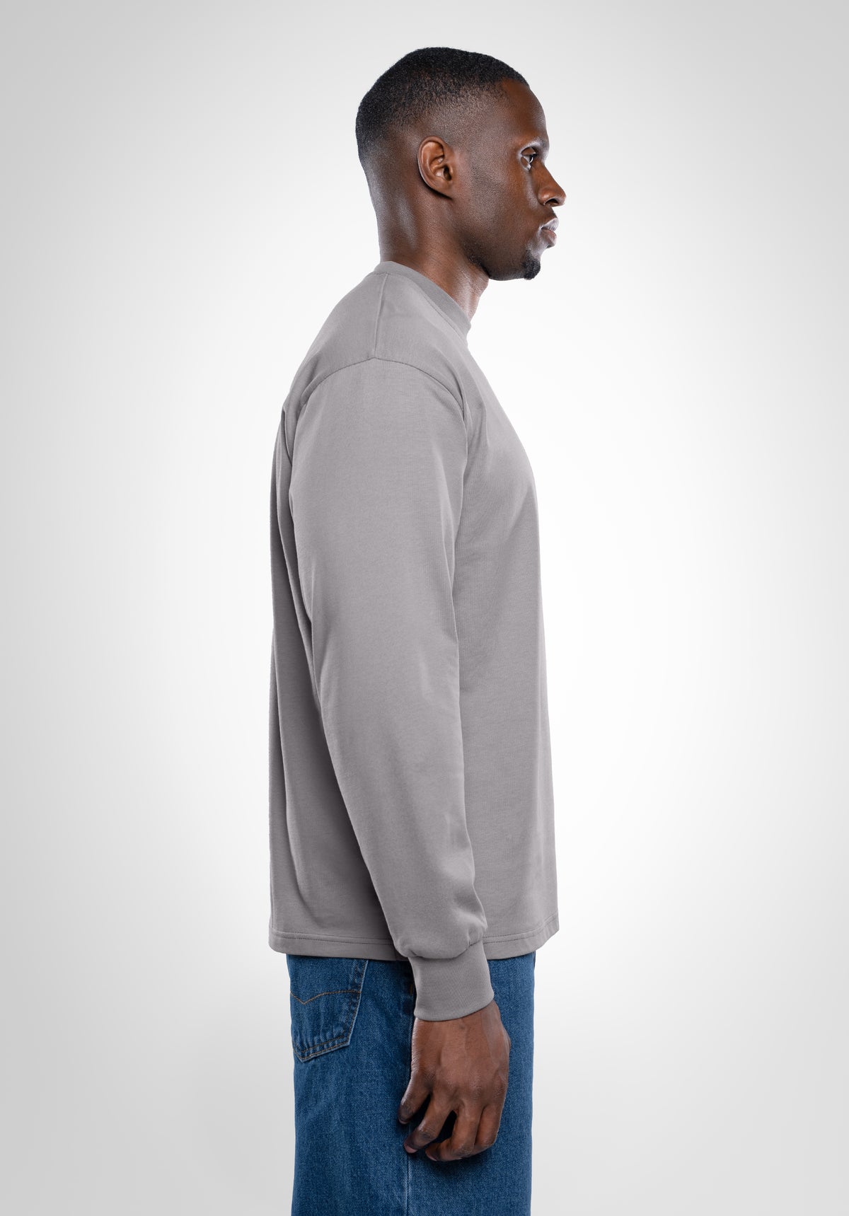Straight Outta Cotton Longsleeve Shirt in Grey aus 100% Baumwolle mit Loose Fit und Ärmel-Cuffs – Seitenansicht