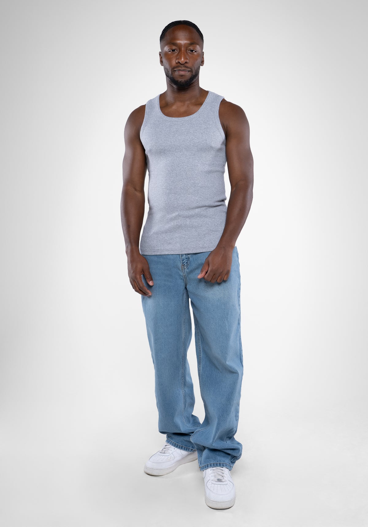 Tank Top Melange Grey fra Straight Outta Cotton, på modell i bevegelse