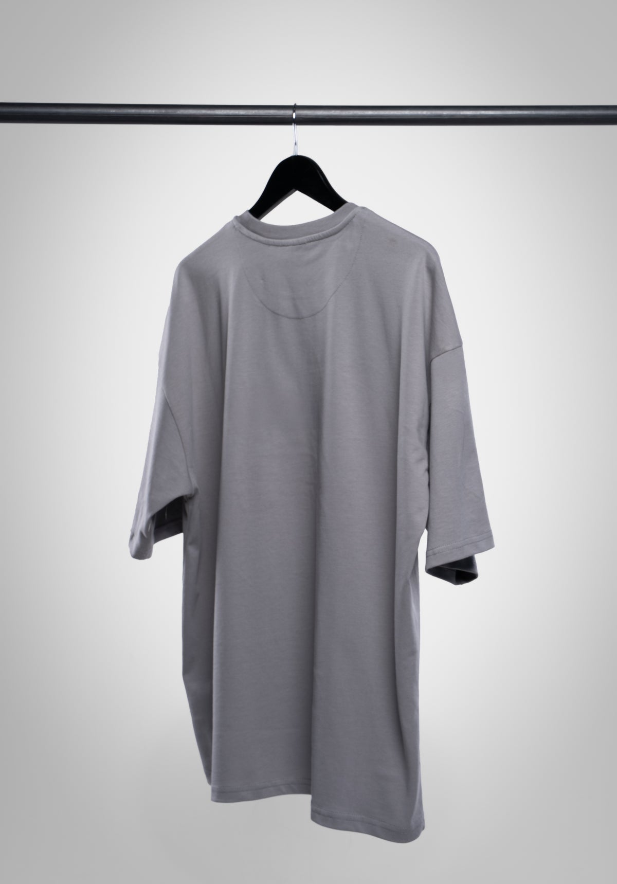 Du bist gemutet Oversize Tee Cool Grey auf dem Bügel von hinten #Farbe_Grau