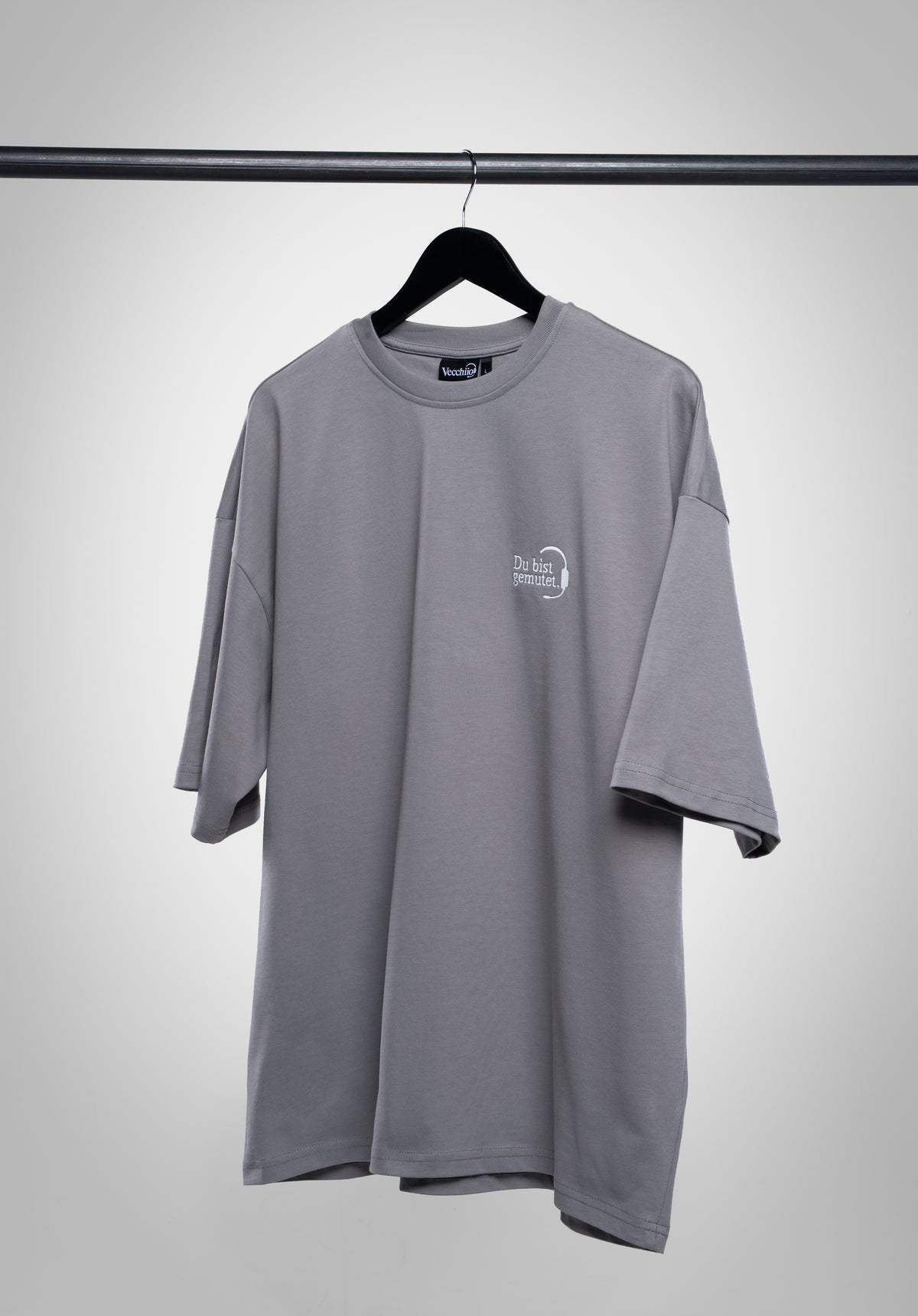 Du bist gemutet Oversize Tee Cool Grey auf dem Bügel von vorne #Farbe_Grau