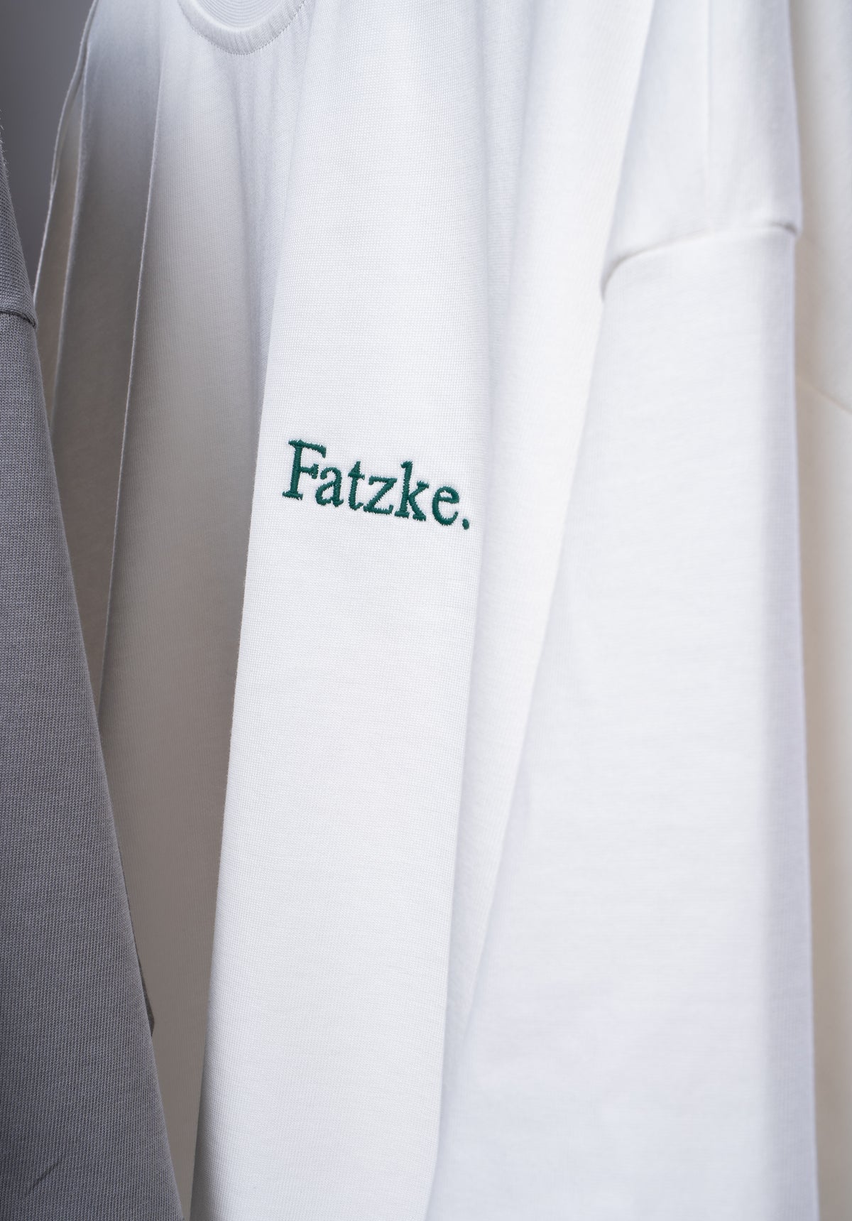 Fatzke Oversize Tee Off White Detailansicht Stick #Farbe_Off White