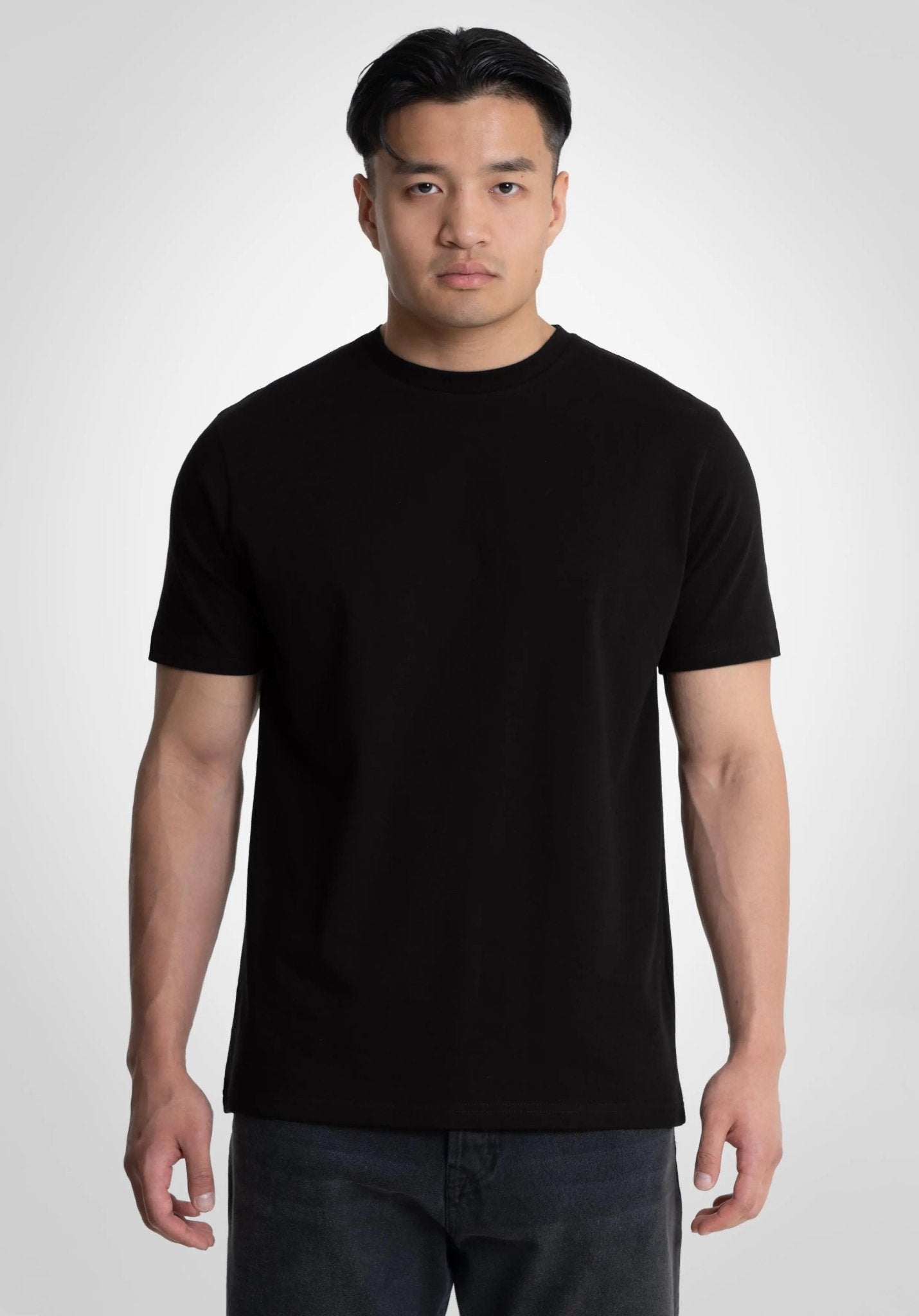 Heavy Regular Fit Tee - Black (Schwarz) – von Straight Outta Cotton