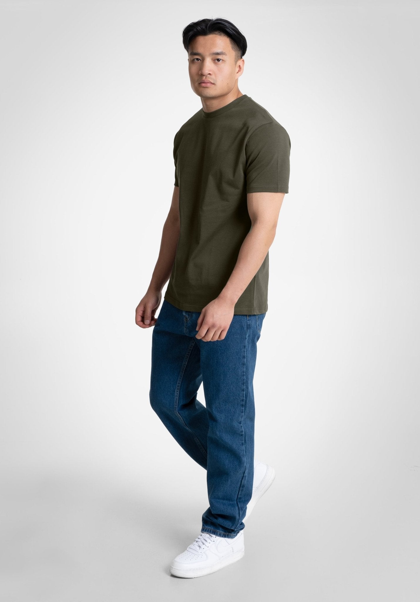 Heavy Regular Fit Tee - Olive (Olive) – von Straight Outta Cotton