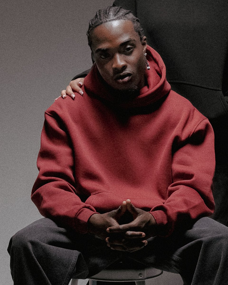 Oversize Hoodie in Rot aus Heavy Cotton – urbaner Streetwear Style von Straight Outta Cotton