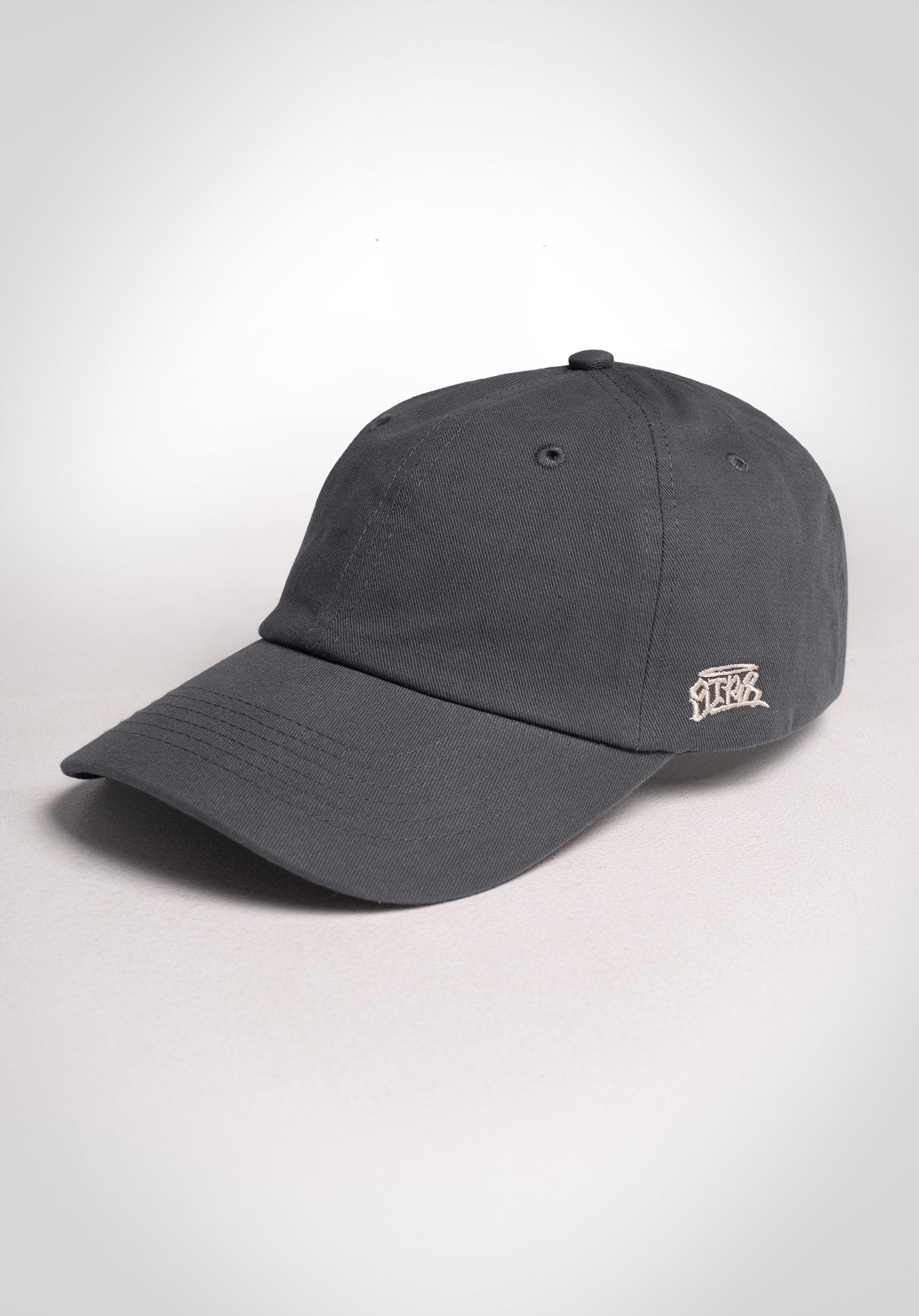 6 Panel Cap „Str8" in Cool Grey – Frontansicht mit gebogenem Schirm, Unisex Baseball Cap aus Baumwolle